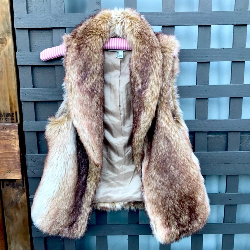 Faux fur shawl collar vest Super cute!